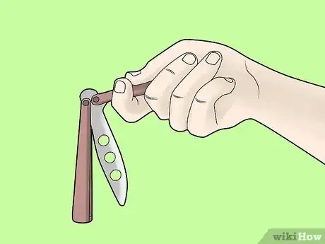 Imagen titulada Perform a Trebuchet with a Butterfly Knife Step 5