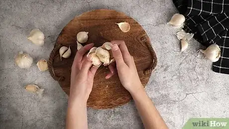 Imagen titulada Make Garlic Powder Step 1