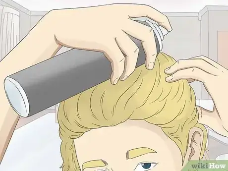 Imagen titulada Change Wavy Frizzy Hair to Straight Hair Step 11