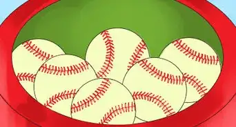 limpiar una pelota de béisbol sucia