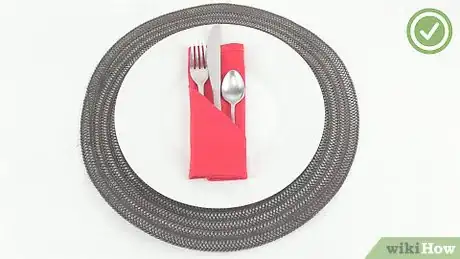 Imagen titulada Fold a Napkin with a Pocket Step 16