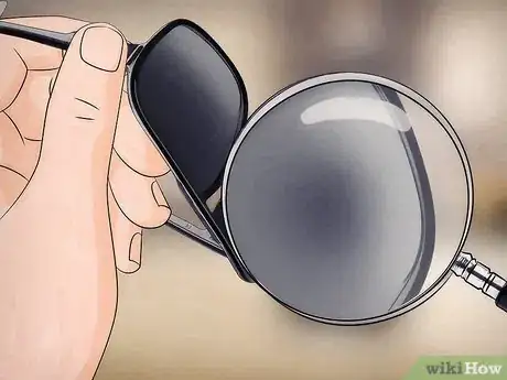 Imagen titulada Remove Scratches from Sunglasses Step 6
