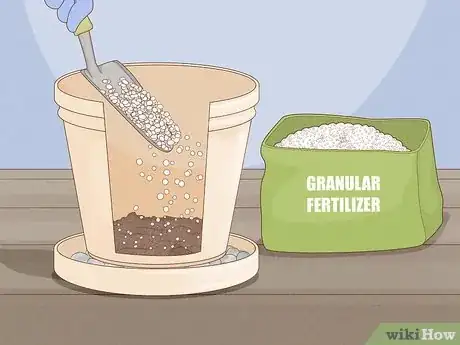 Imagen titulada Plant Potatoes in Pots Step 11