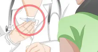 limpiar la suciedad de los ojos de tu gato