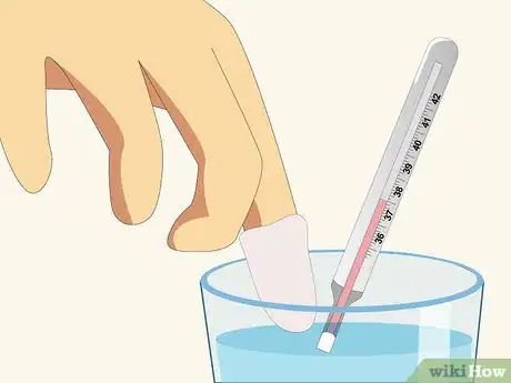 Imagen titulada Clean a Baby's Tongue Step 4