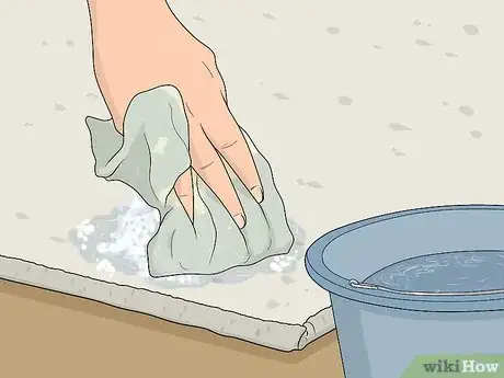 Imagen titulada Get Fake Tan Out of Carpet Step 4