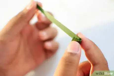 Imagen titulada Make a Palm Frond Cross Step 5