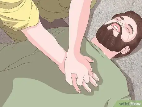 Imagen titulada Treat a Spinal Injury Victim Step 4