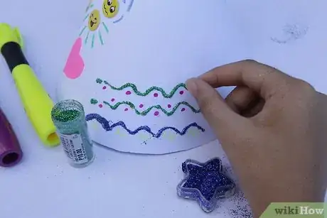 Imagen titulada Make a Cone Hat Step 17