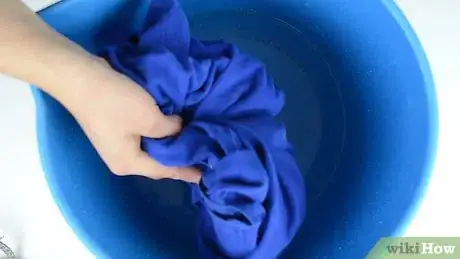 Imagen titulada Remove an Iron on Transfer From Clothes Step 9