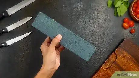 Imagen titulada Sharpen a Knife With a Stone Step 3