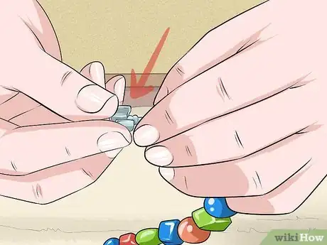 Imagen titulada Open a Pandora Bracelet Step 17