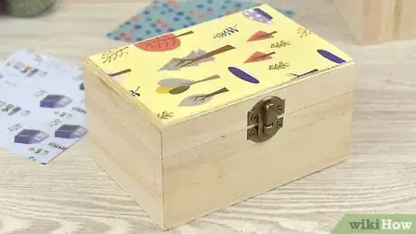 Imagen titulada Adhere Paper to Wood Step 5