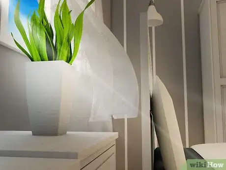 Imagen titulada Affordably Decorate a Small Bedroom Step 8