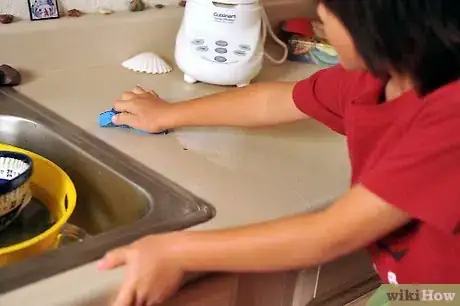 Imagen titulada Teach Your Child to Wash Dishes Step 6
