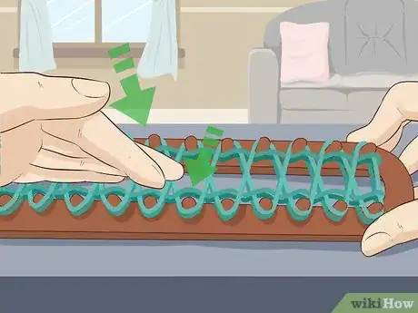 Imagen titulada Knit a Blanket on a Loom Step 12.jpeg