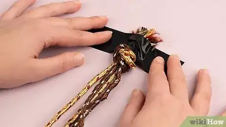 Imagen titulada Make a 4 or 8 Part Round Braid Step 3