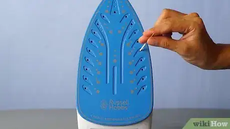 Imagen titulada Clean an Iron with Vinegar Step 9