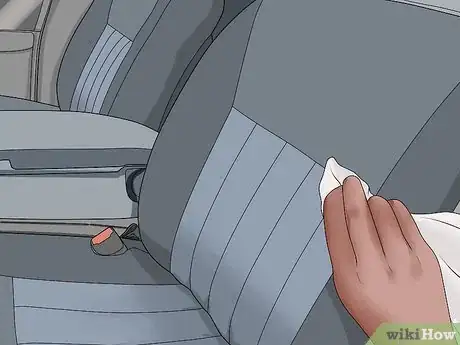 Imagen titulada Get out of a Car Without Getting Shocked by Static Electricity Step 5