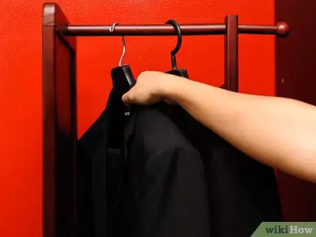 Imagen titulada Pack Your Carry on Bag Step 12