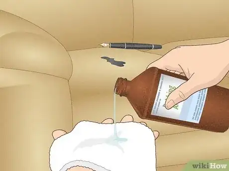 Imagen titulada Get a Stain out of a Microfiber Couch Step 5