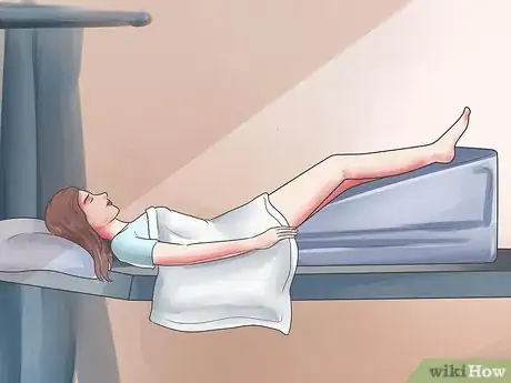 Imagen titulada Recognize Symptoms of a Postpartum Hemorrhage Step 22