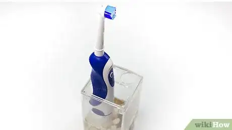 Imagen titulada Clean an Electric Toothbrush Step 8