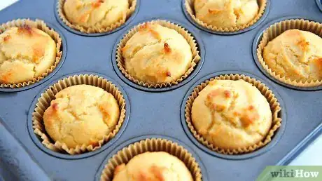 Imagen titulada Ice a Cupcake Step 2