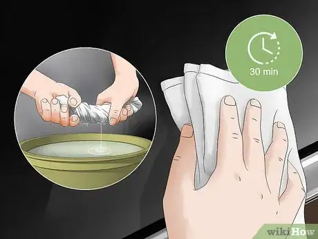 Imagen titulada Get Glue off a Car Step 11