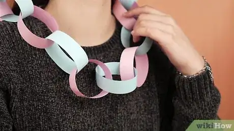 Imagen titulada Make a Paper Chain Step 11