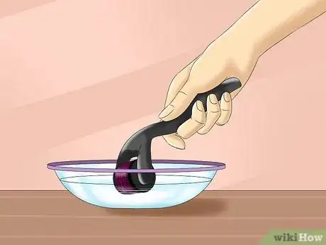 Imagen titulada Use a Home Microneedling Pen Step 4