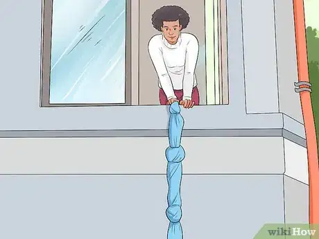 Imagen titulada Sneak Out of Your Second Story Window Step 7