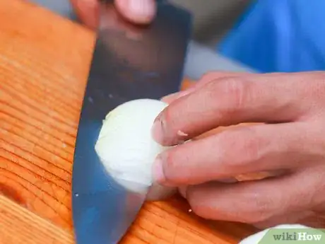 Imagen titulada Peel an Onion Step 6