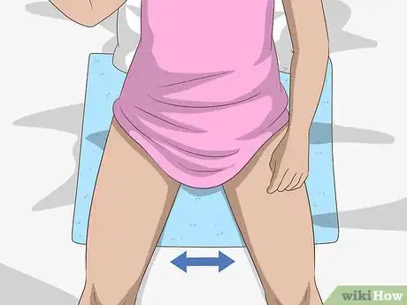 Imagen titulada Remove a Menstrual Cup Step 7