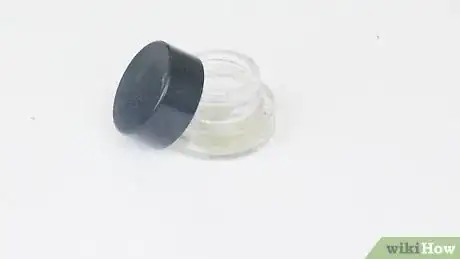 Imagen titulada Make Cream Eyeshadow Step 17
