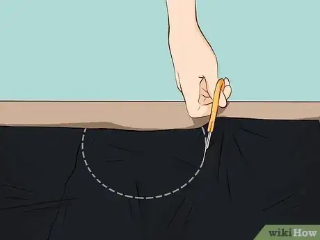 Imagen titulada Make a Trash Bag Poncho Step 2