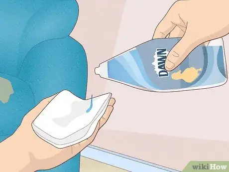 Imagen titulada Get a Stain out of a Microfiber Couch Step 2