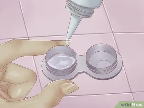 Imagen titulada Care for Contact Lenses Step 7