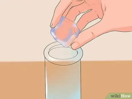 Imagen titulada Use a Water Bong Step 4