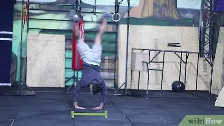 Imagen titulada Do a Roundoff Step 8