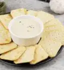 preparar salsa de crema al ajo