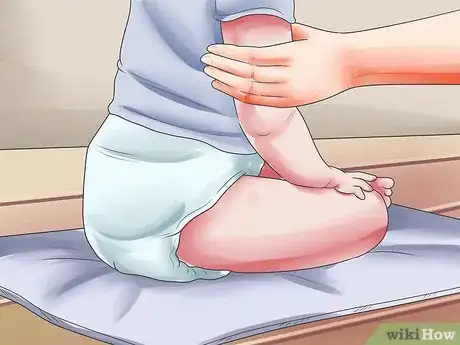 Imagen titulada Identify and Change a Soiled Diaper Step 2