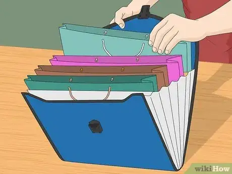 Imagen titulada Store Gift Bags Step 11