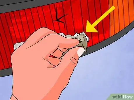 Imagen titulada Fix Car Tail Lights Step 6Bullet1