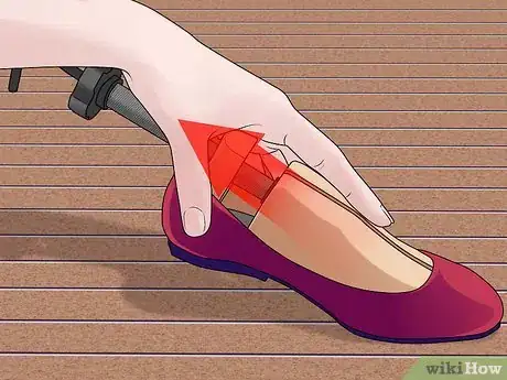Imagen titulada Stretch Tight Ballet Flats Step 16