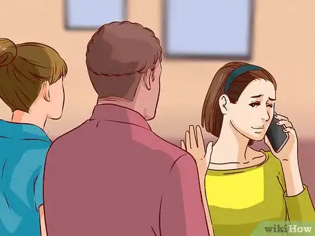 Imagen titulada Pretend You Are Talking on the Phone Step 13