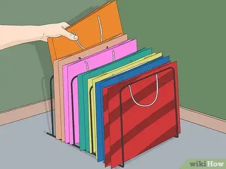 Imagen titulada Store Gift Bags Step 12