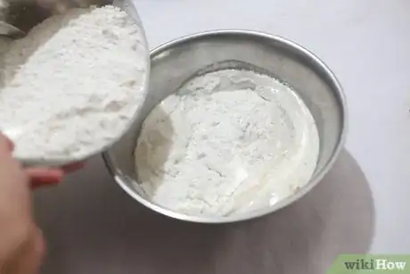 Imagen titulada Make Cinnamon Roll Sticks Step 4