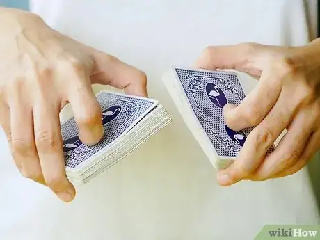 Imagen titulada Riffle and Bridge Shuffle Step 10
