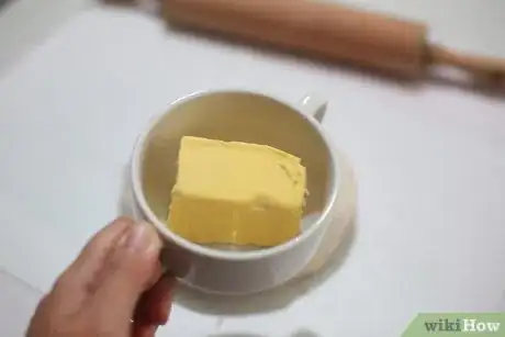 Imagen titulada Make Cinnamon Roll Sticks Step 9